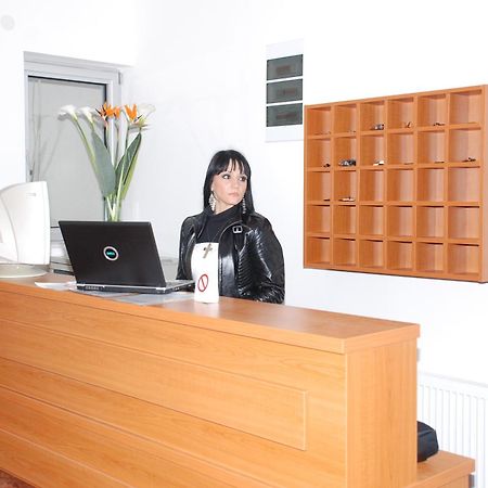 וראנג'ה M Garni Hotel מראה חיצוני תמונה