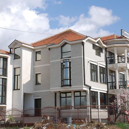 וראנג'ה M Garni Hotel מראה חיצוני תמונה