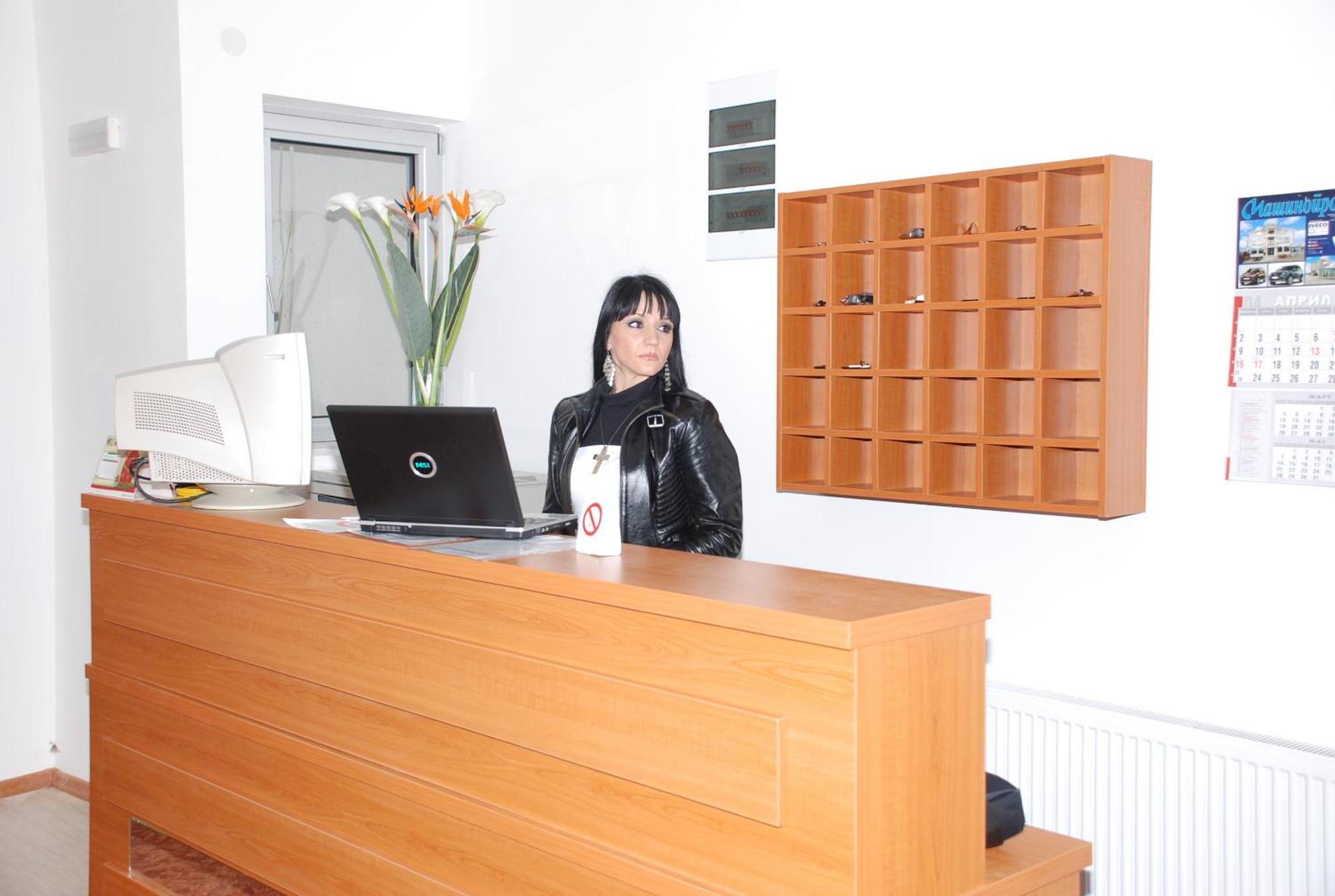 וראנג'ה M Garni Hotel מראה חיצוני תמונה