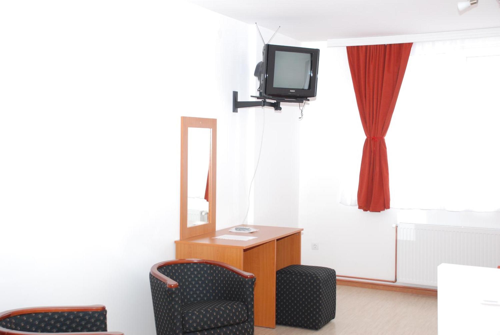 וראנג'ה M Garni Hotel מראה חיצוני תמונה