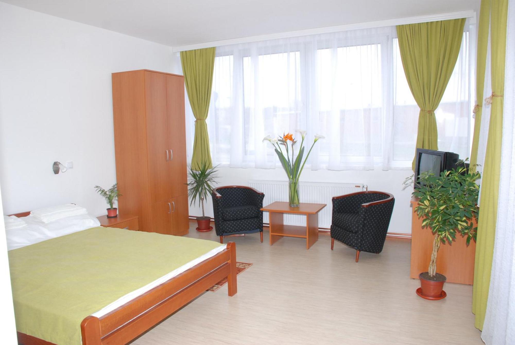 וראנג'ה M Garni Hotel מראה חיצוני תמונה