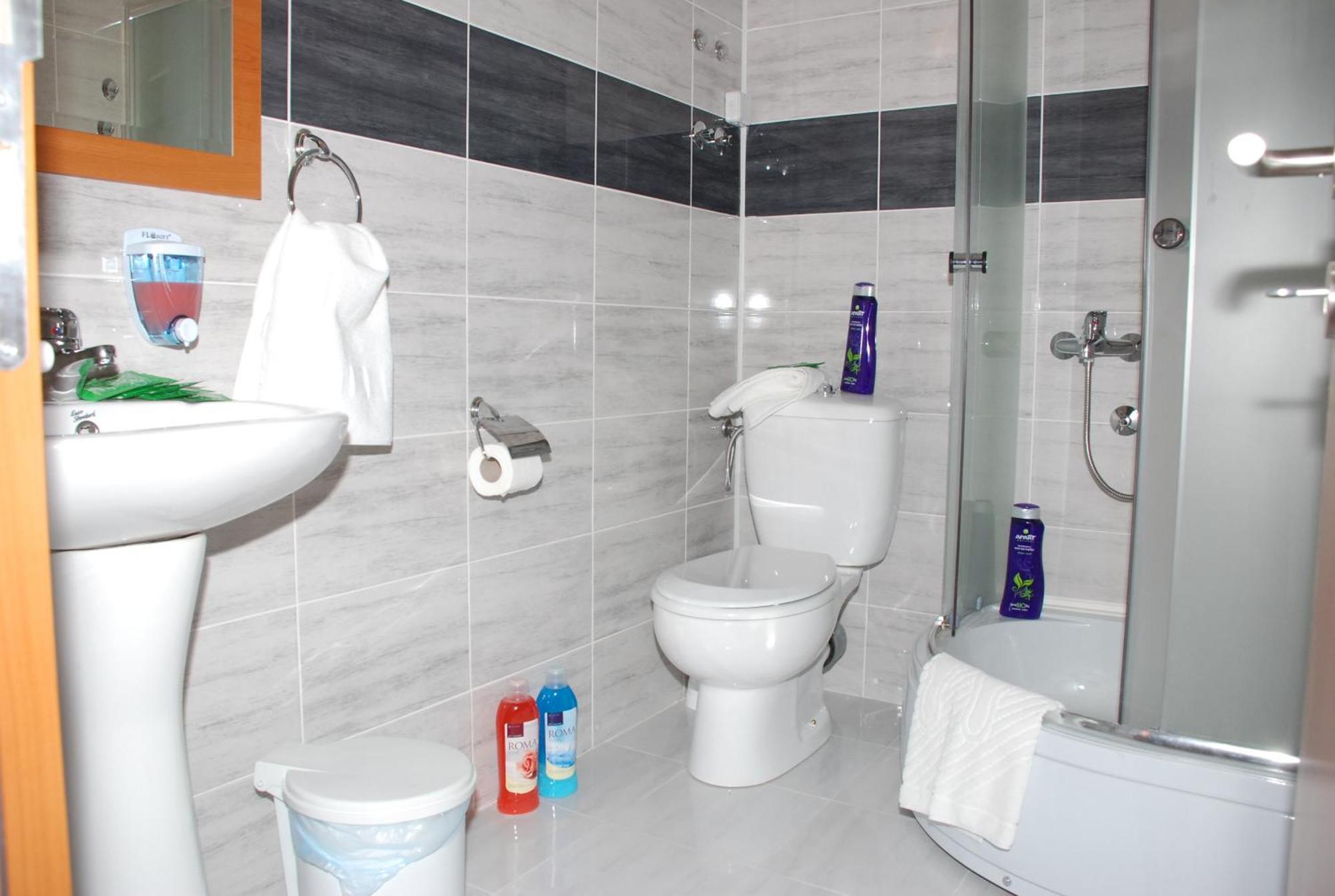 וראנג'ה M Garni Hotel מראה חיצוני תמונה