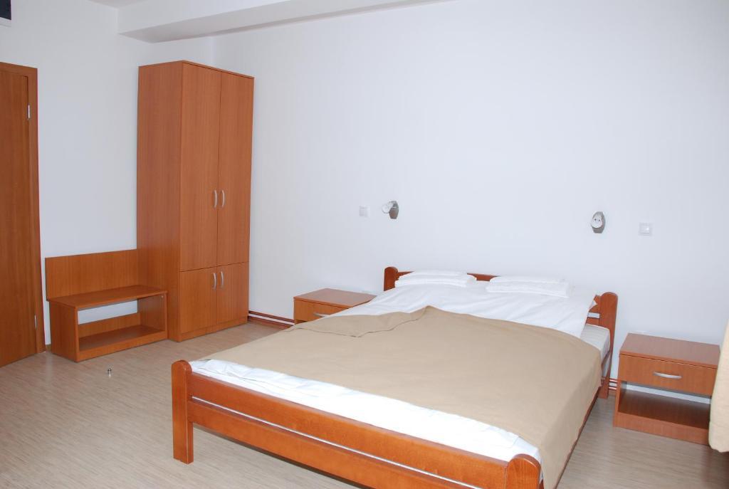 וראנג'ה M Garni Hotel חדר תמונה