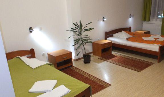 וראנג'ה M Garni Hotel מראה חיצוני תמונה