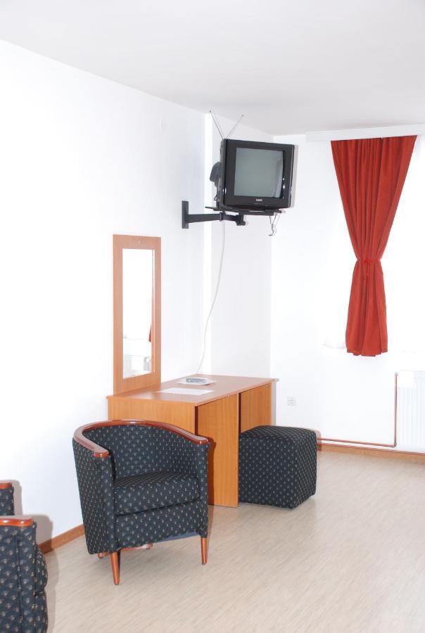 וראנג'ה M Garni Hotel חדר תמונה