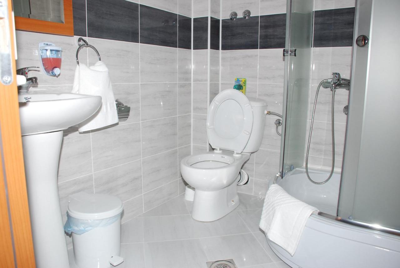 וראנג'ה M Garni Hotel חדר תמונה